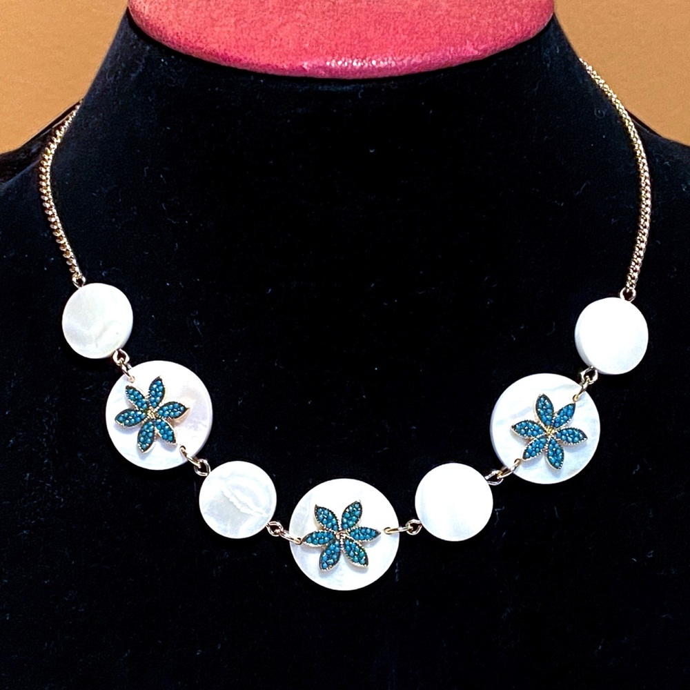 New Carolee $95 Mother of Pearl and Turquoise Flower Necklace, Tag Price $95 - Picture 2 of 16